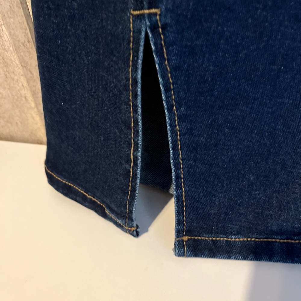 Time and Tru Dark Blue Straight Leg Jeans with hem slit stretchy 18 reg - Picture 6 of 10